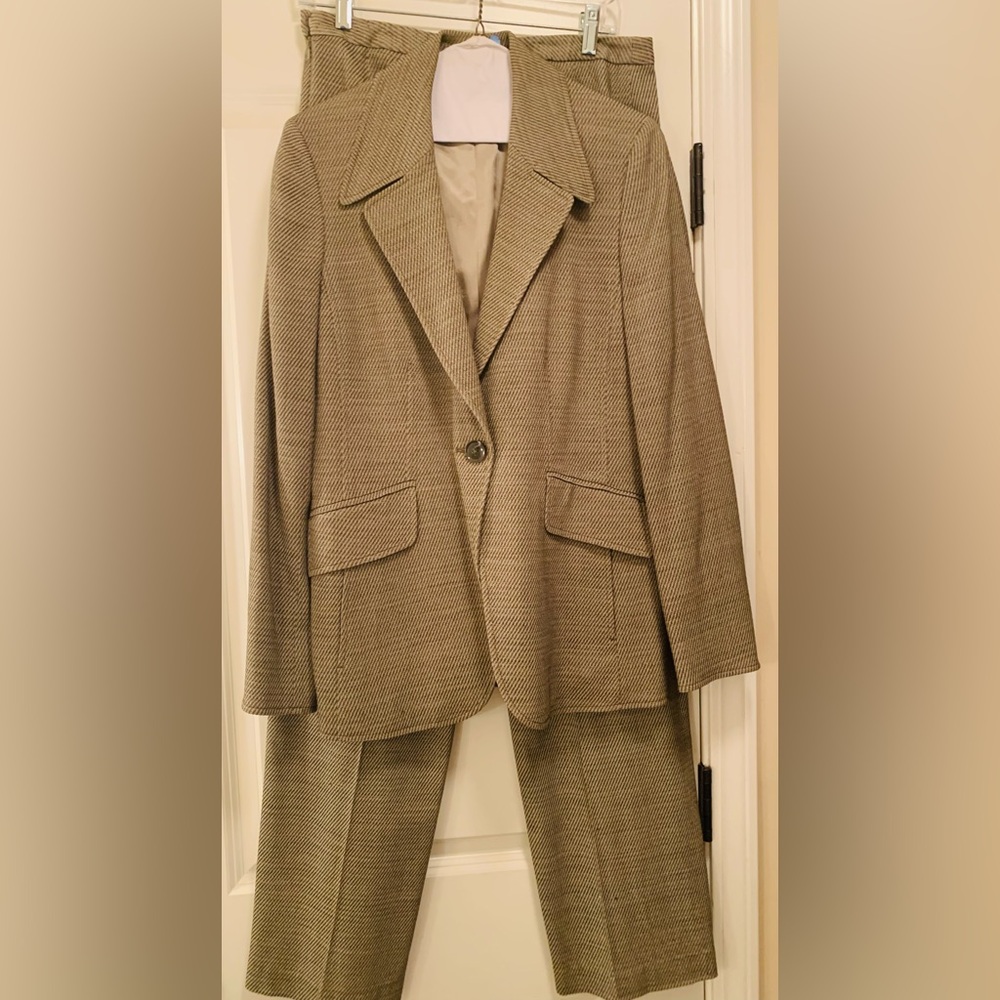 Ellen Tracy olive Suit